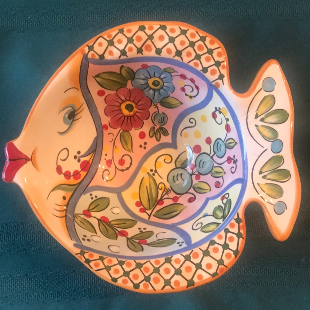 Bowl in shape of Fish by Tabletops Lifestyle Castalia